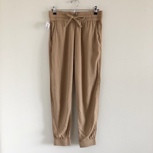Aritzia Pants - NWT Aritzia Sunday Best Grenville Jogger Pant M Soft Camel Tan